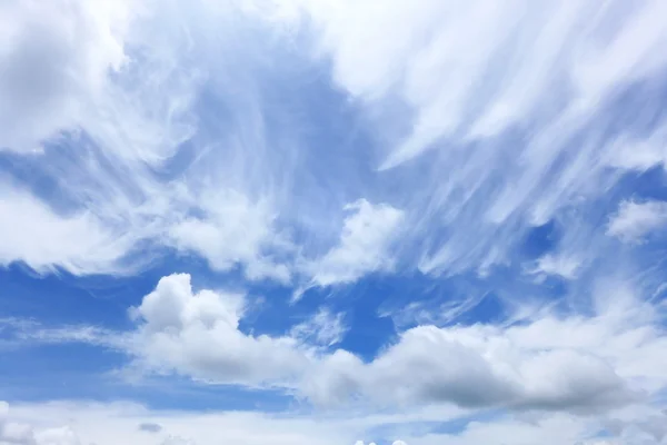 Miękkie chmury na niebie — Zdjęcie stockowe