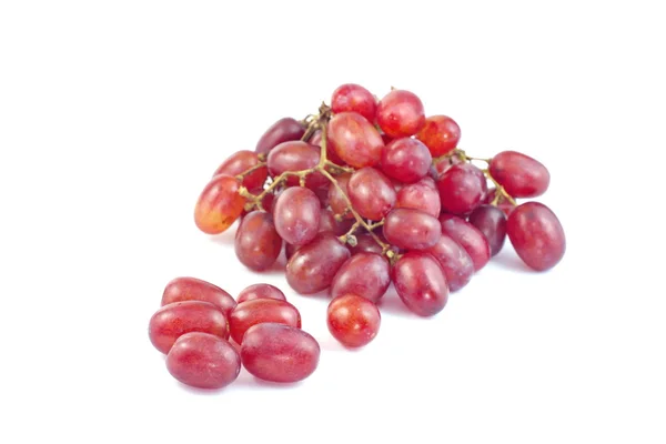 Uvas rojas sobre fondo blanco — Foto de Stock