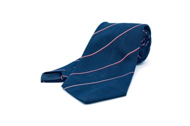 beyaz zemin üzerine mavi kravat