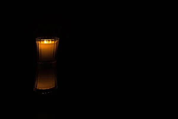 Kerzenschein-Single links — Stockfoto