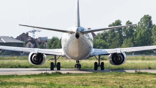 Commerciële vliegtuig terug bekijken — Stockfoto