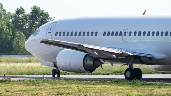 Jet uçak kanat ve motor