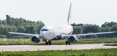 Boeing yolcu uçağı görünümü ön