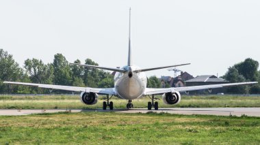 Ticari uçak geri görüntülemek