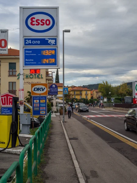 Benzin dizel benzin istasyonu İtalya dolumu