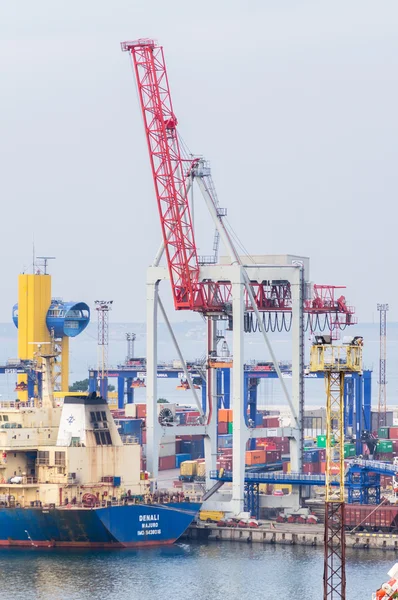 Ekipman ticaret limanda yükleme