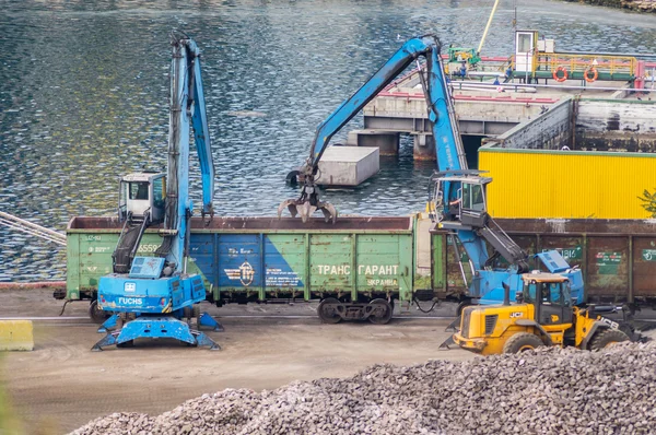 Kazma bir tren vagon yük