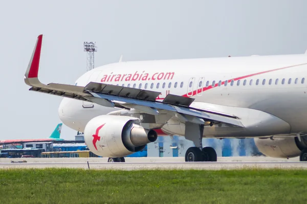 Airbus Jet uçağın kanat ve motor yakından görmek