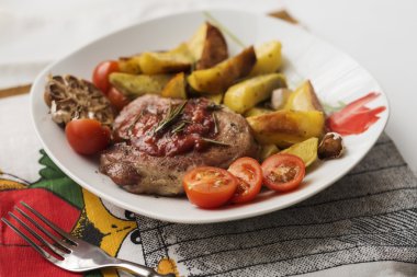 domuz biftek patates ile