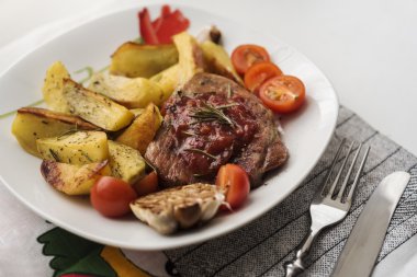 domuz biftek patates ile