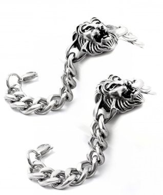 Erkek bilezik ve Aslanın kafasından