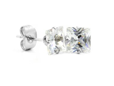 Kadın küpeleri. Paslanmaz çelik. Beyaz arkaplan. OEM markasız ürün