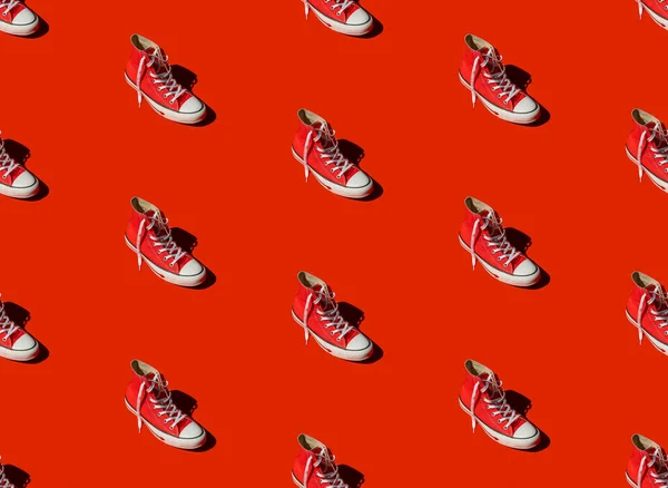 Padrão Sem Costura Com Tênis Fundo Vermelho Moda Mulheres Sapatos — Fotografia de Stock