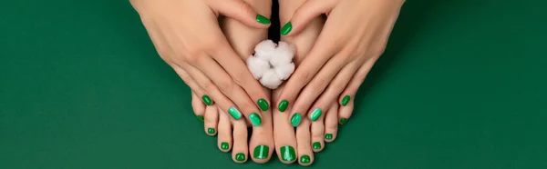 Manicure, pedicure beauty salon concept. Womans feet with cotton flower — стоковое фото