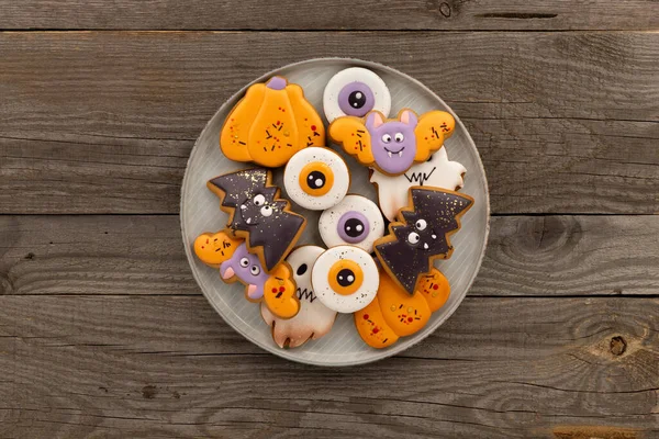 Halloween hausgemachtes Dessert auf rustikalem Holztisch — Stockfoto