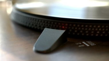Pikap. Vinil kaydı iplik