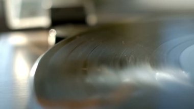 Pikap. Vinil kaydı iplik