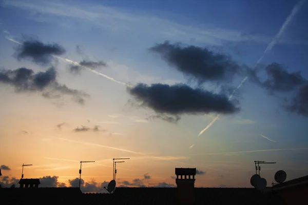 Beautiful Sunset Silhouette Rural Town Colorful Sky Clouds Chemtrails — Stock Photo, Image