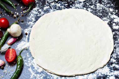 pizza hamur yoğurma