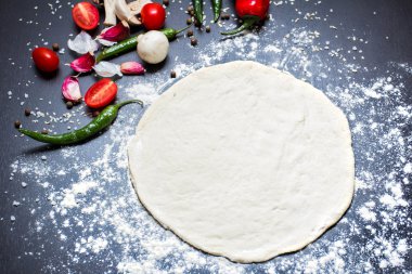 pizza hamur yoğurma