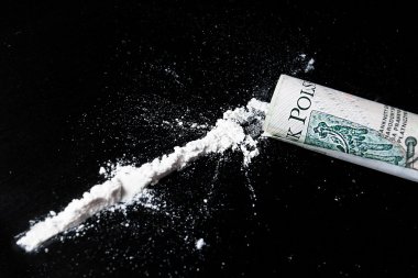 kokain ve para masaya