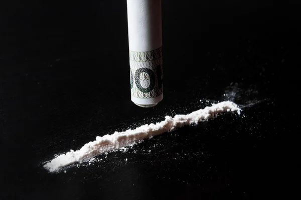 Cocaïne en geld op de tafel — Stockfoto