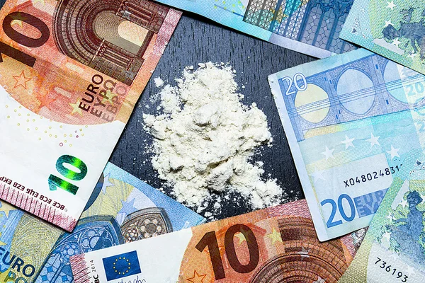 Dinheiro europeu e droga — Fotografia de Stock