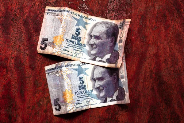 Форинт. ezer forint. бумажные деньги, на темном фоне старые . — стоковое фото