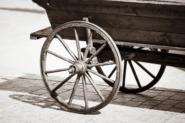 Колеса кареты грузовика в деревенском стиле ретро старинный фон. Скелер — стоковое фото