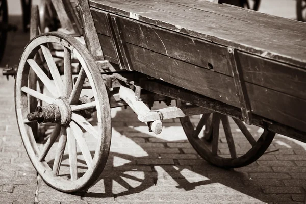 Le ruote dell'autocarro in stile rustico retrò stile vintage vecchio sfondo. Settore — Foto Stock