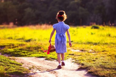 vahşi bir tutan çocuk