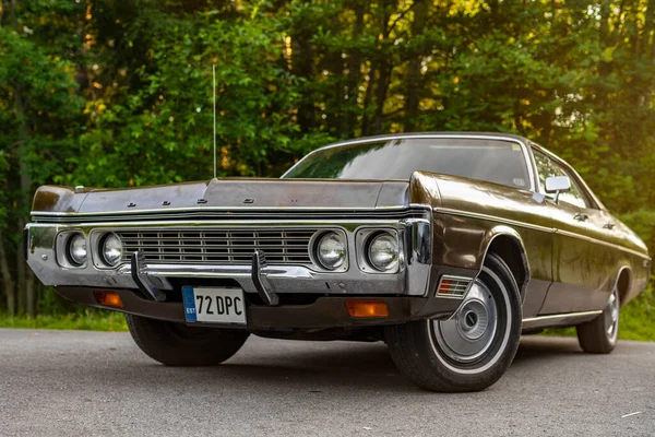 Dodge Polara 1972 Parkeringspladsen - Stock-foto