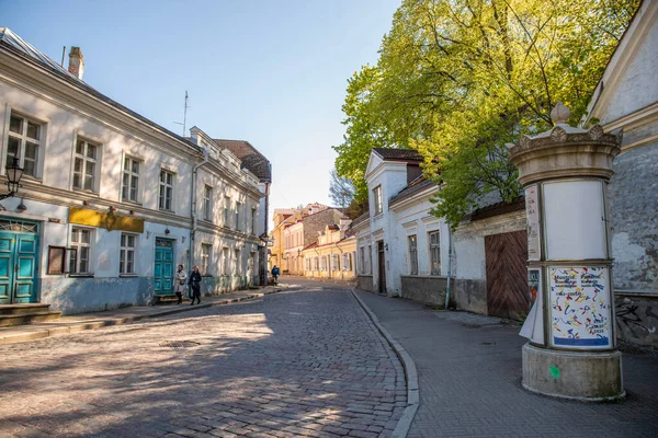 Tallinn Eski Kasabası Ndaki Uus Caddesi Ndeki Ortaçağ Evleri Güneşli — Stok fotoğraf