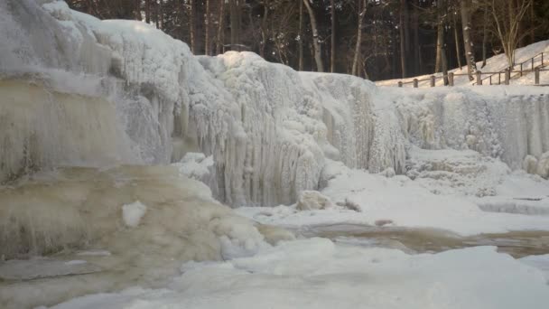 Beelden Van Een Mooie Bevroren Waterval Winter — Stockvideo