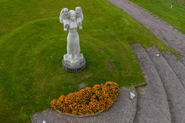 Vista Aérea Del Monumento Madre Estonia Día Otoño Situado Rouge —  Fotos de Stock