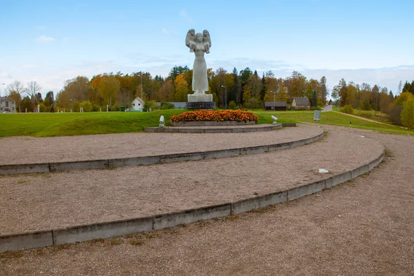 Памятник Эстонской Матери Облачный Осенний День Ломбард Руже — стоковое фото