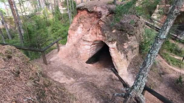 Eine Der Höhlen Der Piusa Piusa Sandstein Höhlen Die Größte — Stockvideo