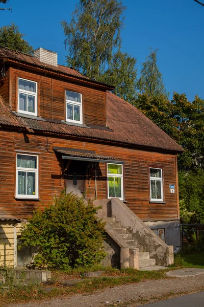 Ancienne Maison Bois Dans Quartier Calme Jarve Tallinn Journée Ensoleillée — Photo