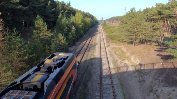 Zdjęć Przejeżdżającego Pociągu Orange Fast Light Intercity Pociąg Regionalny Szynach — Wideo stockowe