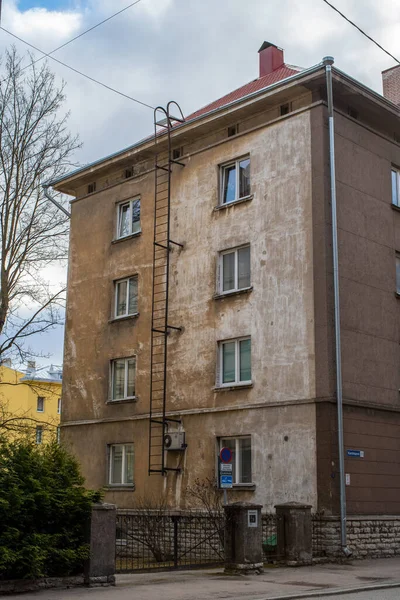 Edificio Histórico Apartamentos Calle Kentmanni Centro Tallin Estonio Kesklinn Nublado —  Fotos de Stock