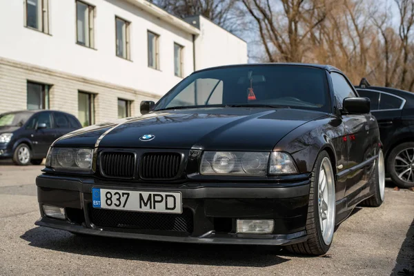 Μετατρέψιμη Bmw E36 328I Παρκαρισμένη Στο Δρόμο Της Πόλης Ταλίν — Φωτογραφία Αρχείου