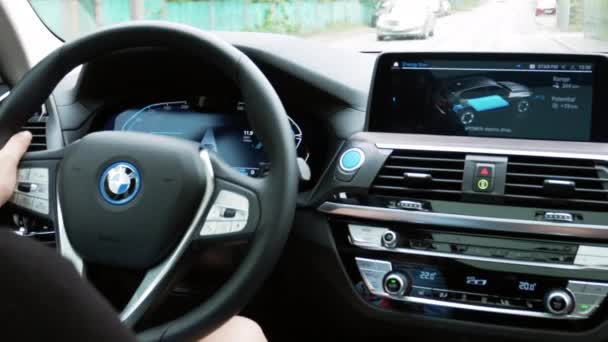 Conduire Une Voiture Électrique Dans Une Ville Vue Tableau Bord — Video