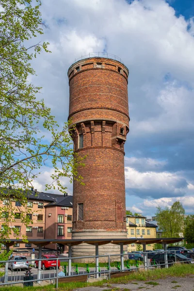 Antiga Torre Água Faz Parte Estação Ferroviária Tartu Carros Estacionados — Fotografia de Stock