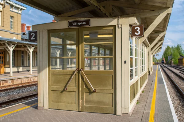 Plataformas Histórica Estação Trem Tartu Madeira Dia Primavera Ensolarado Estónia — Fotografia de Stock