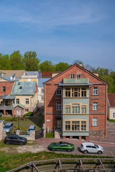 Historický Činžovní Dům Lossi Ulici Tartu Old Town Luxusní Auta — Stock fotografie