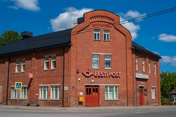 Historyczny Budynek Poczty Poltsamaa Słoneczny Letni Dzień — Zdjęcie stockowe