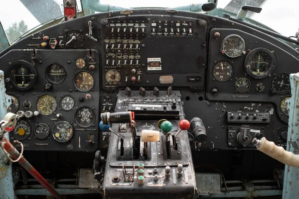 Kokpit Samolotu Pasażerskiego Antonov Estońskim Muzeum Lotnictwa Siedzenie Pilota Puste — Zdjęcie stockowe