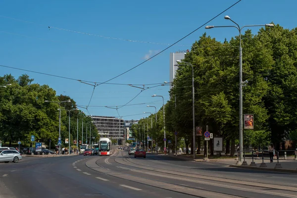 Leichter Verkehr Auf Der Parnu Straße Einem Sonnigen Sommertag Stadtzentrum — Stockfoto