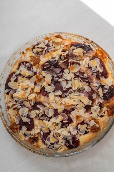 Vue Dessus Une Tarte Aux Prunes Cuite Four Sur Une — Photo