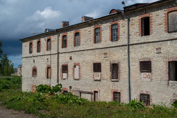 Заброшенная Патарейская Тюрьма Эстонская Patarei Vangla Против Бурного Неба Таллинн — стоковое фото